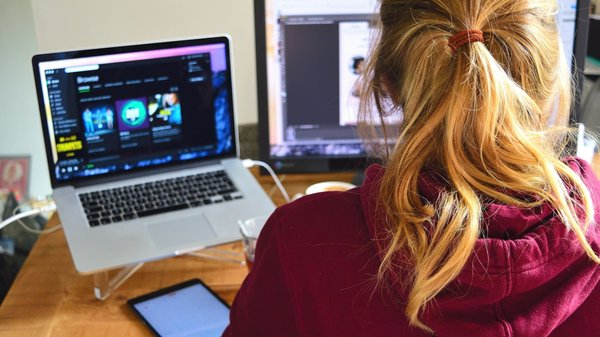 Comment les équipes de football peuvent-elles gérer les périodes de quarantaine pour maintenir la forme physique des joueurs?